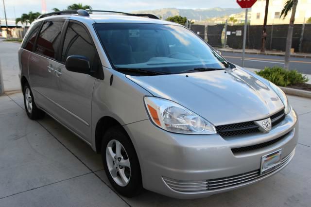 2004 Toyota Sienna Touring - Moonroof