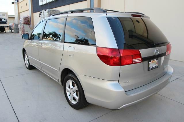 2004 Toyota Sienna Touring - Moonroof
