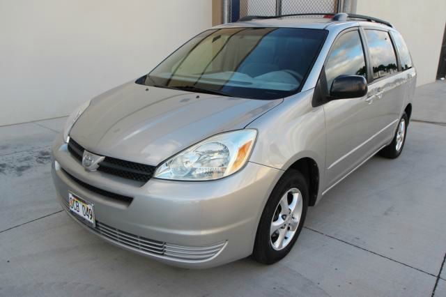 2004 Toyota Sienna Touring - Moonroof