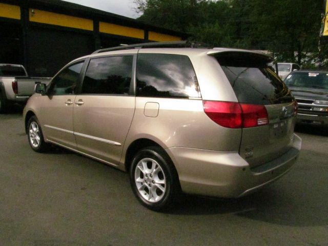 2004 Toyota Sienna XLT 4.6L 4WD