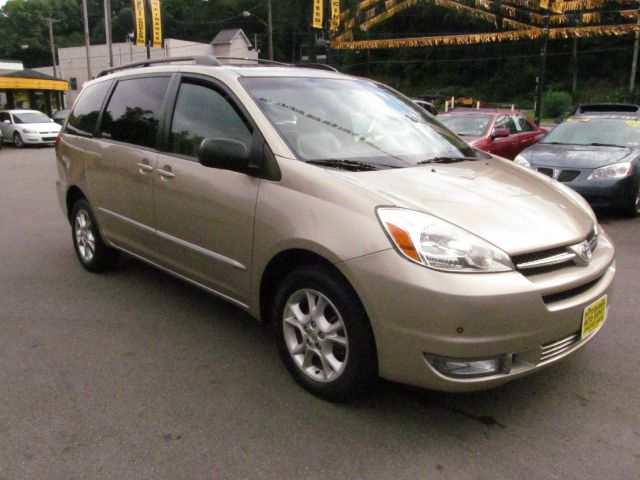 2004 Toyota Sienna XLT 4.6L 4WD