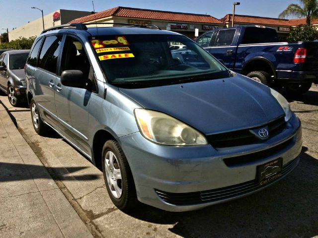 2004 Toyota Sienna Touring - Moonroof