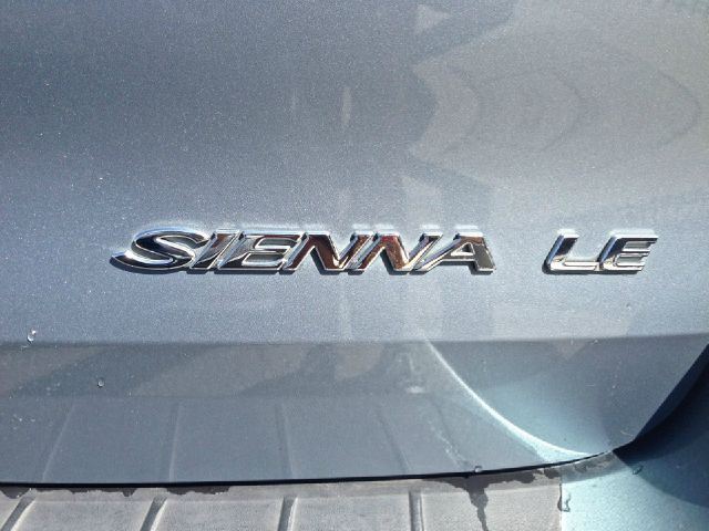 2004 Toyota Sienna Touring - Moonroof