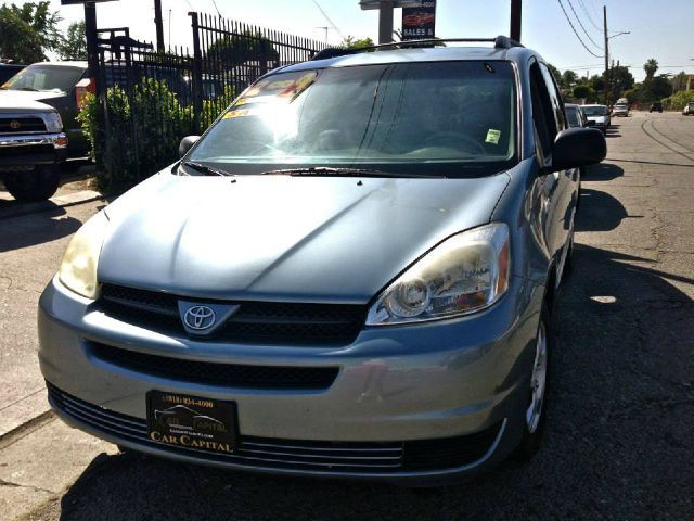 2004 Toyota Sienna Touring - Moonroof