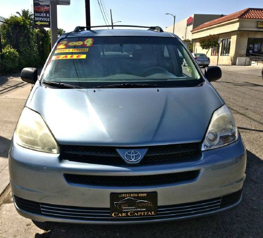2004 Toyota Sienna Touring - Moonroof