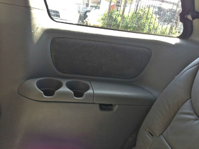 2004 Toyota Sienna Touring - Moonroof