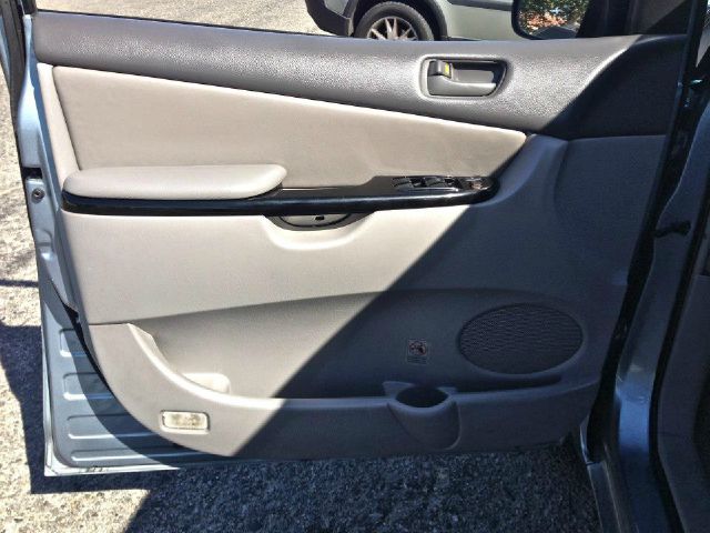 2004 Toyota Sienna Touring - Moonroof
