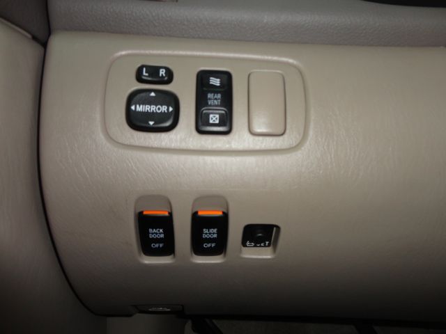 2004 Toyota Sienna Eddie Bauer 4x4