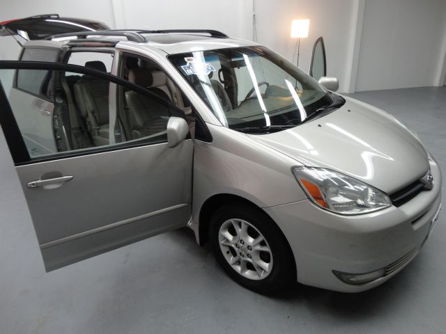 2004 Toyota Sienna Eddie Bauer 4x4