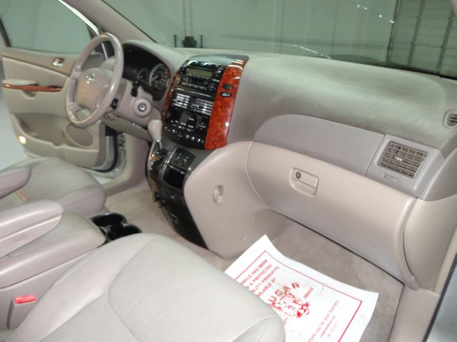 2004 Toyota Sienna Eddie Bauer 4x4