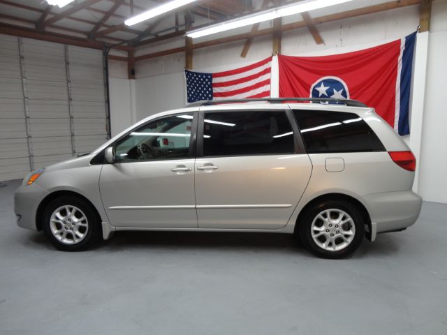 2004 Toyota Sienna Eddie Bauer 4x4