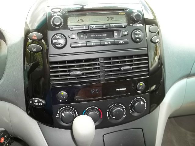 2004 Toyota Sienna X