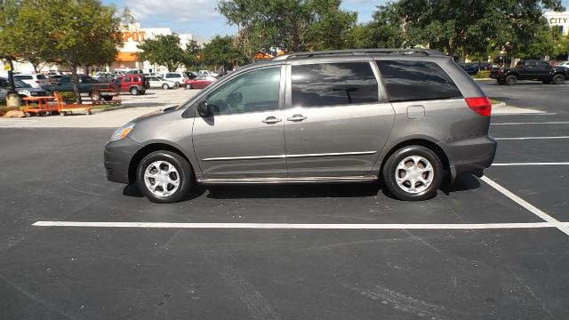 2004 Toyota Sienna T6 AWD Leather Moonroof Navigation