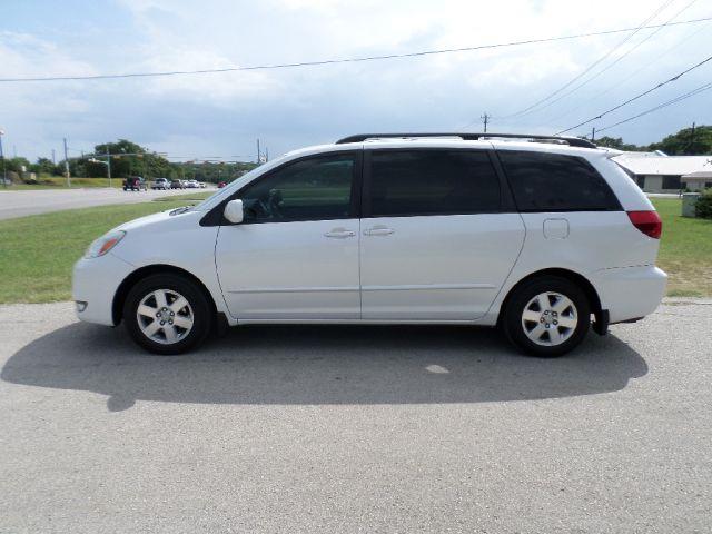 2004 Toyota Sienna SEL Sport Utility 4D