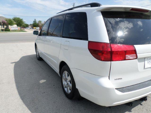 2004 Toyota Sienna SEL Sport Utility 4D