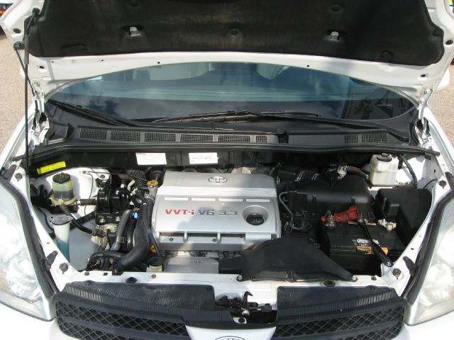 2004 Toyota Sienna SEL Sport Utility 4D