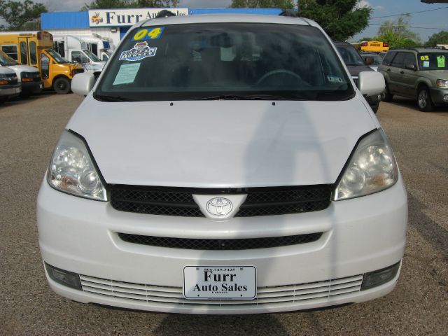 2004 Toyota Sienna SEL Sport Utility 4D