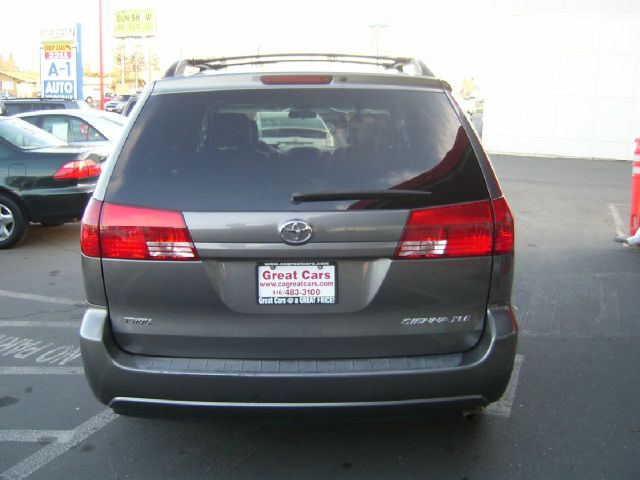 2004 Toyota Sienna SEL Sport Utility 4D