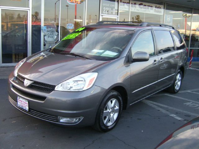 2004 Toyota Sienna SEL Sport Utility 4D