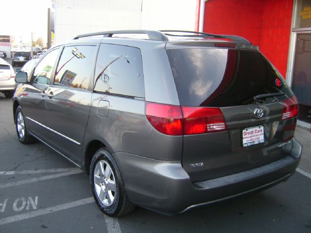 2004 Toyota Sienna SEL Sport Utility 4D