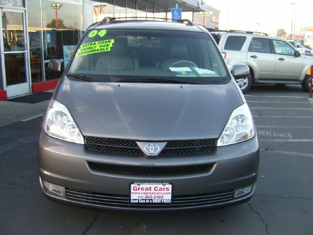 2004 Toyota Sienna SEL Sport Utility 4D