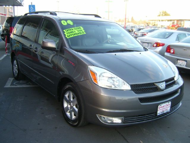2004 Toyota Sienna SEL Sport Utility 4D