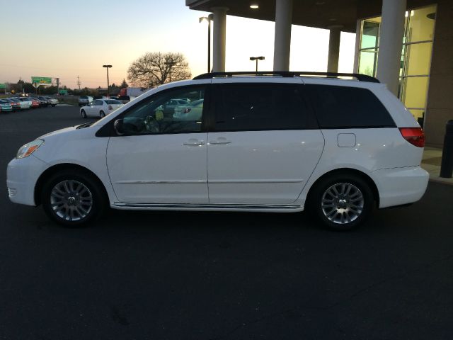 2004 Toyota Sienna 1997 Ford GL