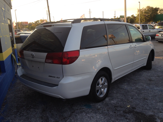 2004 Toyota Sienna SEL Sport Utility 4D