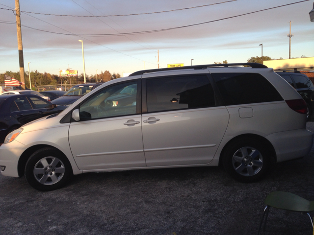 2004 Toyota Sienna SEL Sport Utility 4D