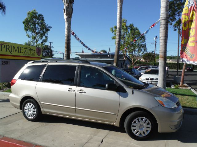 2004 Toyota Sienna Touring - Moonroof