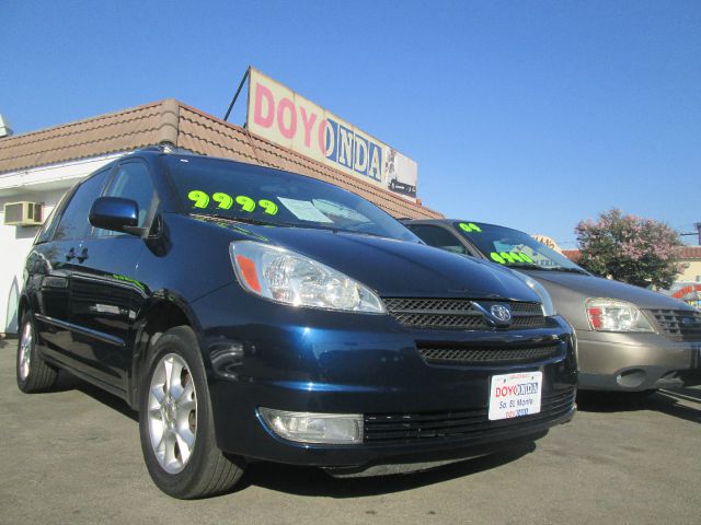 2004 Toyota Sienna FX35 AWD