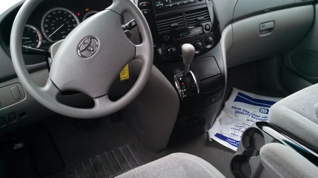 2004 Toyota Sienna 1997 Ford GL