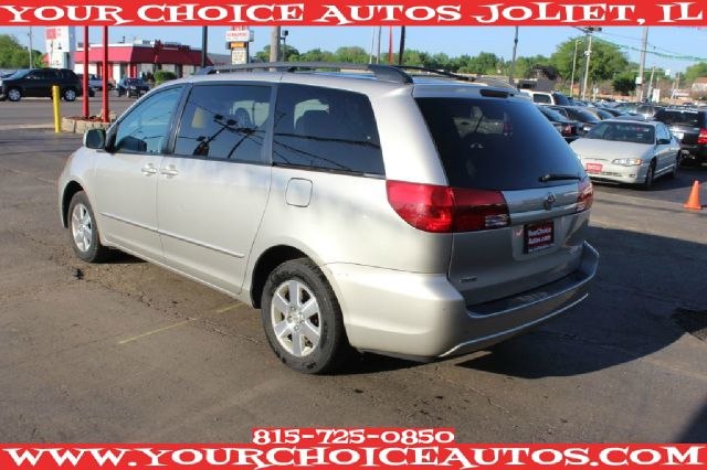 2004 Toyota Sienna SEL Sport Utility 4D