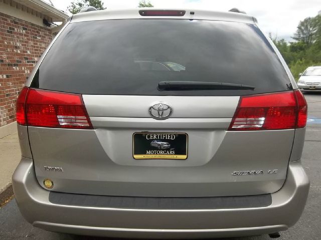 2004 Toyota Sienna X