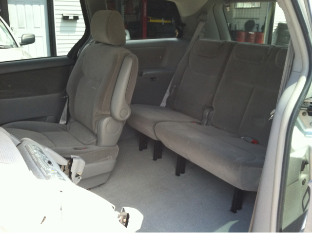 2004 Toyota Sienna Touring - Moonroof