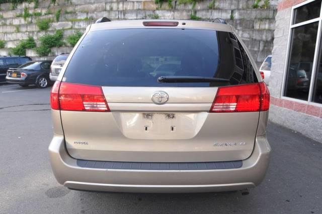 2004 Toyota Sienna X