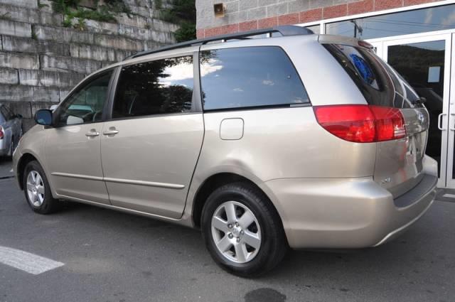 2004 Toyota Sienna X