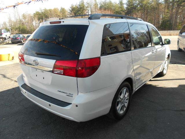 2004 Toyota Sienna Eddie Bauer 4x4