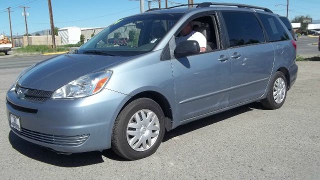 2004 Toyota Sienna Touring - Moonroof
