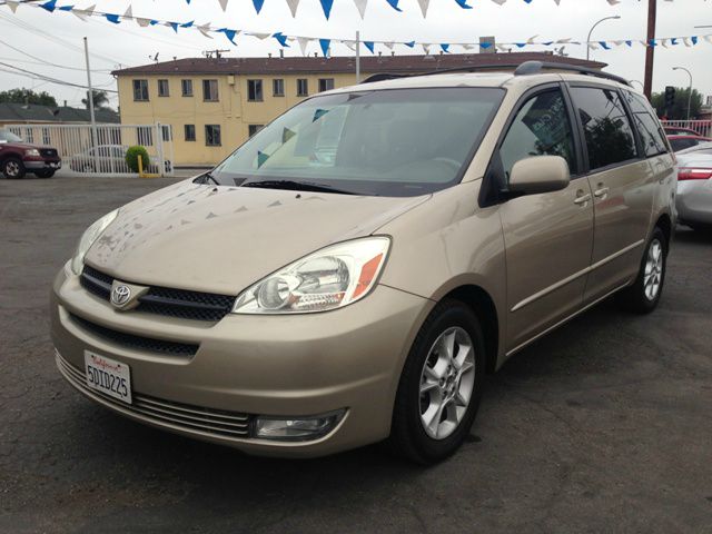 2004 Toyota Sienna SEL Sport Utility 4D