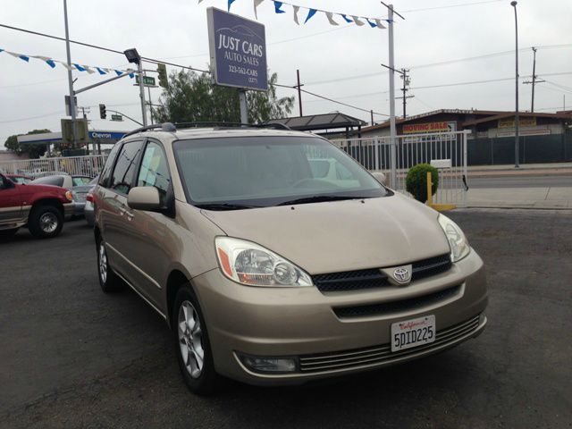 2004 Toyota Sienna SEL Sport Utility 4D