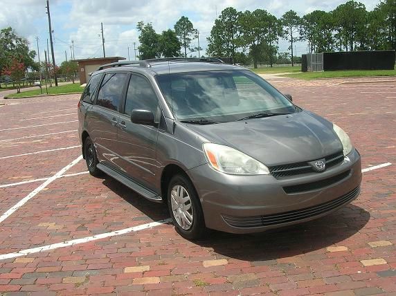 2004 Toyota Sienna Touring - Moonroof
