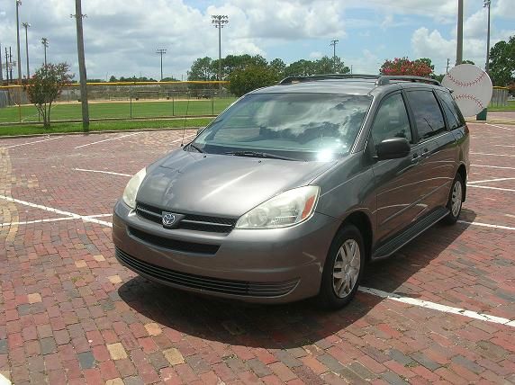 2004 Toyota Sienna Touring - Moonroof