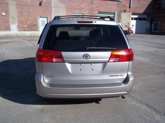 2004 Toyota Sienna SEL Sport Utility 4D