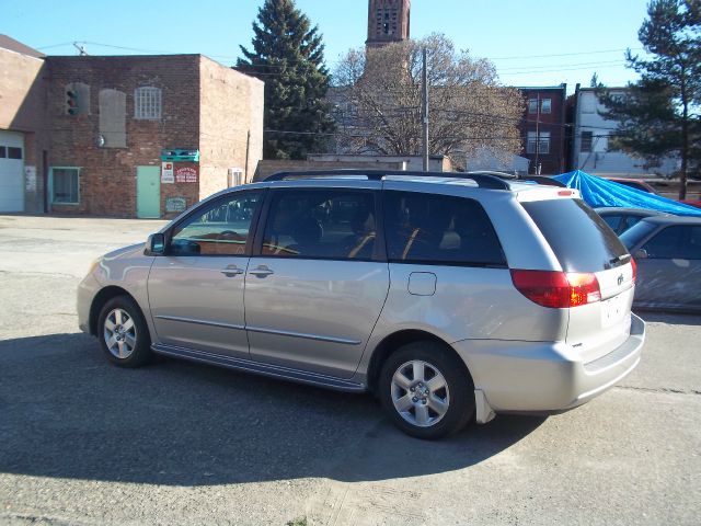 2004 Toyota Sienna SEL Sport Utility 4D