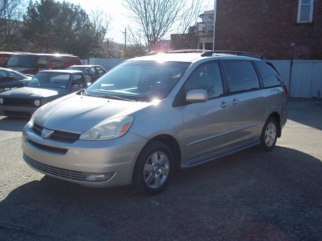 2004 Toyota Sienna SEL Sport Utility 4D