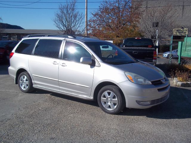 2004 Toyota Sienna SEL Sport Utility 4D