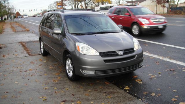 2004 Toyota Sienna Eddie Bauer 4x4