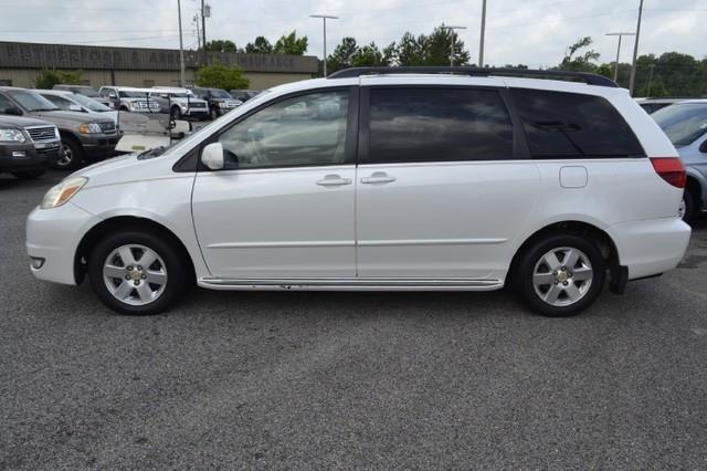 2004 Toyota Sienna SEL Sport Utility 4D