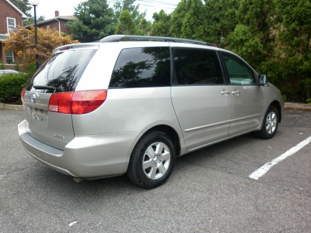 2004 Toyota Sienna 1997 Ford GL